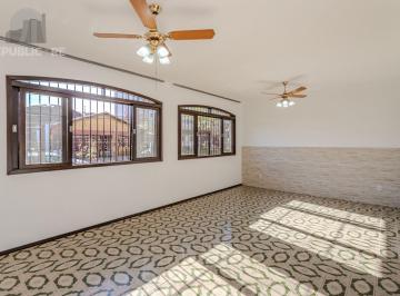 Casa de 4 quartos, Porto Alegre · Casa no Partenon com 4 dormitórios e 4 vagas DESOCUPADA