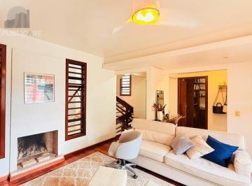 0p5knr7azr8suaaterzzo3j5o4sz · Casa à venda - em Teresópolis