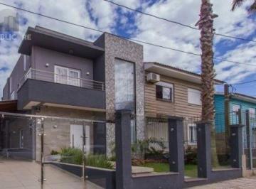 Casa · 185m² · 3 Quartos · 3 Vagas · Não deixe de conhecer esta preciosidade na Lomba do Pinheiro