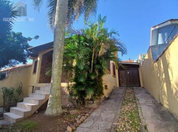 Casa · 235m² · 3 Quartos · 4 Vagas · Casa de 3 dormitórios, piscina e 4 vagas de garagem em Canoas.
