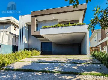 Casa · 346m² · 5 Quartos · 2 Vagas · Casa com 345m², piscina e vista para o Guaiba