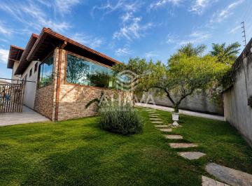 Casa · 332m² · 4 Quartos · 6 Vagas · Casa com 4 quartos sendo 1 suíte, 6 vagas, 757m², Bairro Trevo, próximo a Toca da Raposa