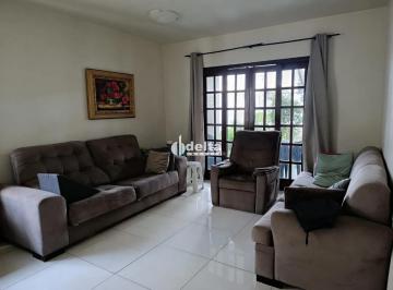 Casa · 200m² · 4 Quartos · 2 Vagas · Casa com 4 quartos sendo 2 suíte disponível para venda no bairro Nossa Senhora Aparecida em Uberlând