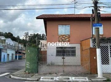 f5aecfcca9cb6ef1660732ab46160b8898de9b5c · Oportunidade única para quem busca espaço e valorização garantida! Este sobrado de esquina combina a