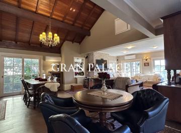 Casa · 268m² · 3 Quartos · 2 Vagas · Casa de 3 quartos em Condomínio na cidade de Gramado