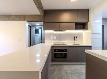 Apartamento · 64m² · 2 Quartos · 1 Vaga · Apartamento reformado com 2 quartos à venda na Alameda Dom Pedro II, próximo ao Pátio Batel