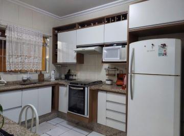 Casa · 250m² · 4 Quartos · 4 Vagas · Sobrado para venda em Centro de 250.00m² com 4 Quartos e 4 Garagens