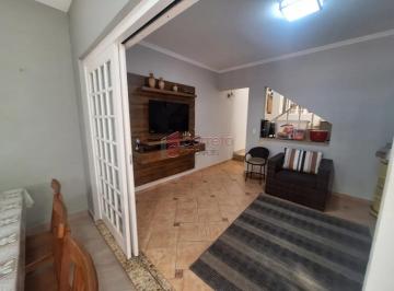 Casa · 200m² · 3 Quartos · 2 Vagas · Casa para venda em Vila De Vecchi de 200.00m² com 3 Quartos, 1 Suite e 2 Garagens