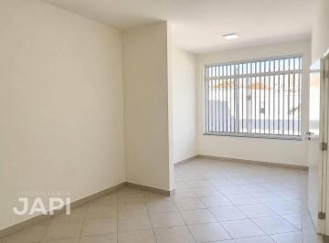 Casa · 209m² · 3 Quartos · 2 Vagas · Casa para alugar em Centro de 209.00m² com 3 Quartos e 2 Garagens