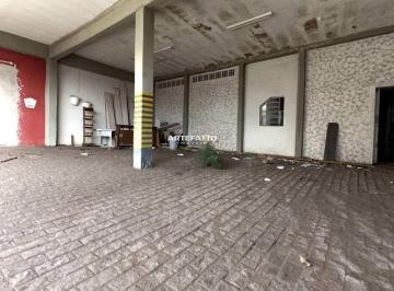 Comercial · 307m² · 4 Vagas · Galpão / Depósito / Armazém para venda em Centro de 307.00m² com 4 Garagens