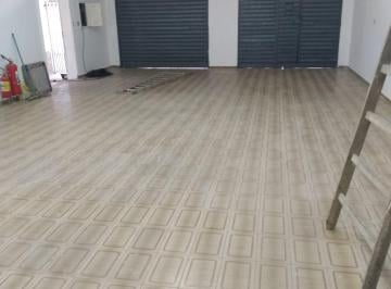 Comercial · 200m² · 6 Vagas · Galpão / Depósito / Armazém para alugar em Centro de 200.00m² com 6 Garagens