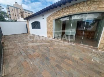 Casa · 255m² · 3 Quartos · 4 Vagas · Casa para venda em Centro de 255.00m² com 3 Quartos, 2 Suites e 4 Garagens