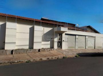 Casa · 245m² · 3 Quartos · 3 Vagas · Casa para alugar em Vila Harmonia de 245.00m² com 3 Quartos, 1 Suite e 3 Garagens
