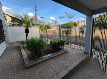 Casa · 270m² · 3 Quartos · Casa para venda em Centro de 270.00m² com 3 Quartos e 2 Suites