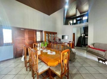 Casa · 149m² · 3 Quartos · 2 Vagas · Casa para venda em Centro de 149.00m² com 3 Quartos, 1 Suite e 2 Garagens
