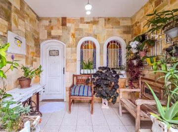 b2b91a52-f50c-4a25-b4a8-e6f20b8d5518 · Aconchegante casa para venda em Vila Dionisia com 2 quartos, 170m²