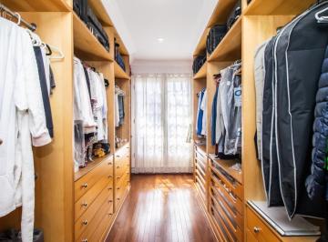 f66ef395-cf66-4a95-9ae1-5b6d33206b06 · Casa no condomínio Condomínio Vila Bouganville para venda com 5 quartos, sendo 4 suítes, 728m²