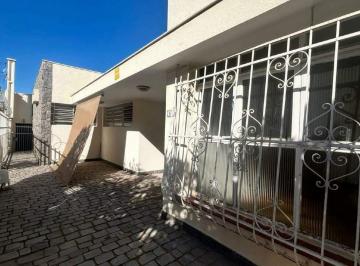 Casa · 208m² · 3 Quartos · 2 Vagas · Casa para alugar em Centro de 208.50m² com 3 Quartos, 1 Suite e 2 Garagens