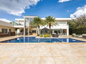 Casa · 580m² · 4 Quartos · 4 Vagas · A vida acontece melhor com gente e essa casa já entendeu tudo.