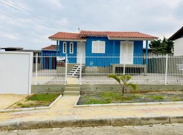 Foto 01 · Casa para Alugar em Criciúma | 3 Quartos, Edícula e 4 Vagas no Jardim das Hortências