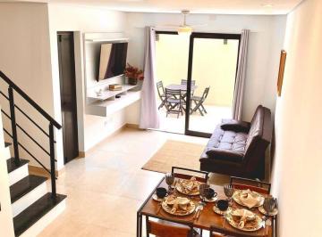 Casa · 110m² · 2 Quartos · 1 Vaga · Sobrado em Villagio para locação anual.