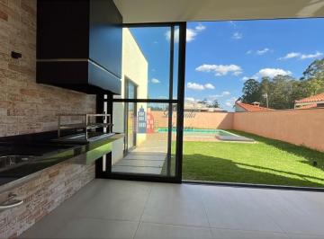Foto 01 · Casa de luxo em condomínio à venda em Porangaba-SP, bairro Ninho Verde, 4 quartos, 3 suítes, 5 banhe