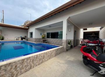 Casa de 5 quartos, Itanhaém · Casa à 50m do mar com 5 quartos e piscina em Itanhaém.