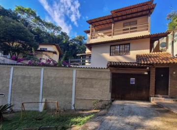 Fachada · Casa com cara de casa - Condomínio fechado