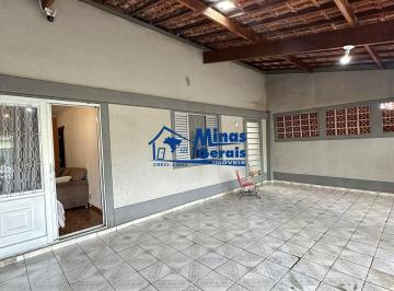 Foto 01 · Casa com 250m² de Terreno e 3 Dormitórios em Excelente Localização no Jardim Satélite