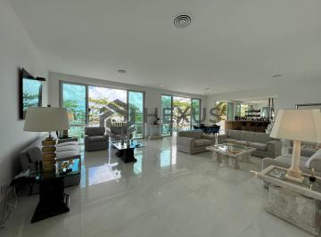 Foto · Apartamento frente mar com varanda na Praia das Pitangueiras, Guaruja