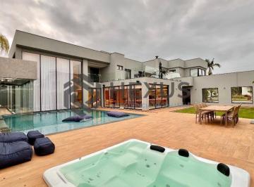 Foto · Casa nova reformada com piscina e área gourmet no Acapulco, Guaruja