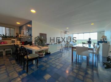 Foto · Apartamento frente mar com varanda vista mar na Praia das Pitangueiras, Guaruja