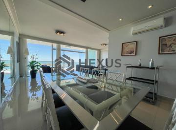 Foto · Apartamento frente mar com varanda na Praia das Pitangueiras, Guaruja
