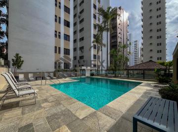 Foto · Apartamento com varanda e lazer a uma quadra da Praia das Pitangueiras, Guaruja