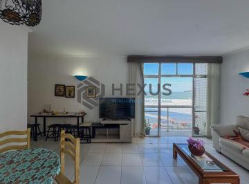 Foto · Apartamento frente mar com varanda e vista na Praia das Pitangueiras, Guaruja