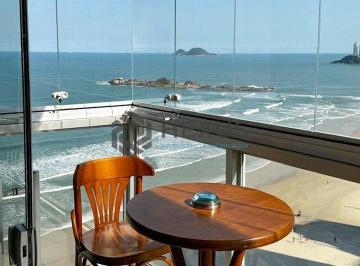 Foto · Apartamento reformado frente mar com varanda na Praia das Pitangueiras, Guaruja