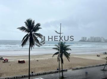 Foto · Apartamento reformado frente mar com varanda na Praia das Pitangueiras, Guaruja