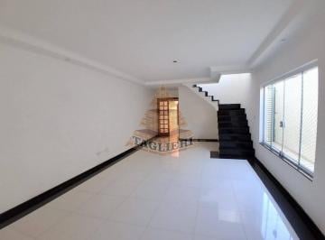 Casa · 3 Quartos · Sobrado residencial com 250 m2. 4 vagas 3 suítes, sendo a suíte principal