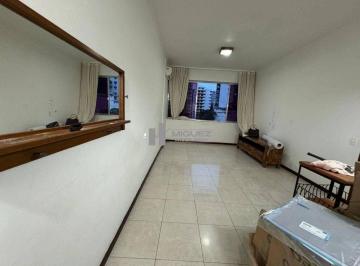 Apartamento · 93m² · 3 Quartos · 1 Vaga · Alugo Apartamento com 3 Quartos, Suíte, Dependência e Vaga. Rua Uruguai