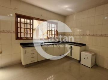 Casa · 210m² · 3 Quartos · 2 Vagas · Sobrado em Belém