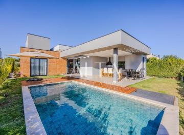 Casa · 245m² · 3 Quartos · 4 Vagas · Casa à venda em condomínio fechado em Itu estilo Golfe Clube com 3 suítes, interiores decorados.
