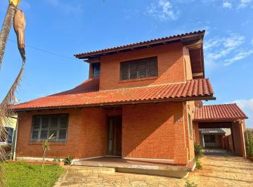 Casa · 213m² · 6 Quartos · 4 Vagas · Casa com 4 dormitórios e uma edícula com 2 dormitórios, com piscina, localizada