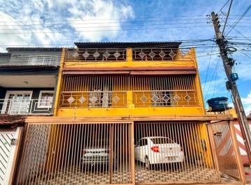 Casa de 5 quartos, Águas Claras · Sobrado 292m², 5quartos (3suites), churrasqueira, conjunto 220 C, SHA