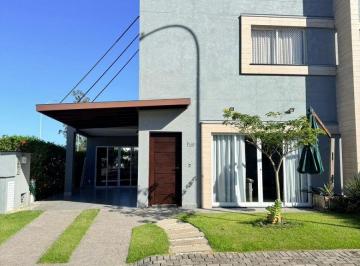 Casa de 4 quartos, Balneário Camboriú · LOCAÇÃO ANUAL Casa em condomínio Fechado localizado na Barra Balneário Camboriú.