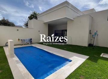 Casa · 215m² · 3 Quartos · 2 Vagas · Casa de alto padrão para locação no bairro Jardim Karaíba - Uberlândia MG