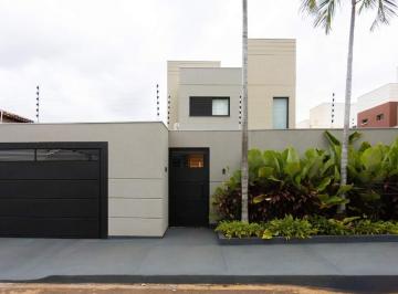 Casa · 348m² · 3 Quartos · 4 Vagas · Sobrado no Bairro São Francisco