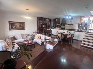 Casa · 300m² · 3 Quartos · 4 Vagas · Sobrado Mobiliado para Locação com 3 Quartos, Suíte, Sótão Multiuso e Churrasqueira em Localização P