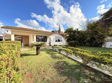 Casa · 225m² · 4 Quartos · 6 Vagas · Casa residencial à venda em Cascavel-PR (Centro) | 4 quartos (1 suíte) | Varanda gourmet e 6 vagas