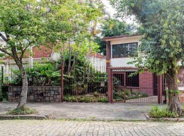 Casa · 154m² · 3 Quartos · 3 Vagas · Com 3 quartos e 2 banheiros, ampla sala com garagem para 03 carros.