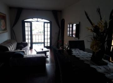 Casa · 210m² · 5 Quartos · 8 Vagas · Casa Sobrado em São José dos Campos